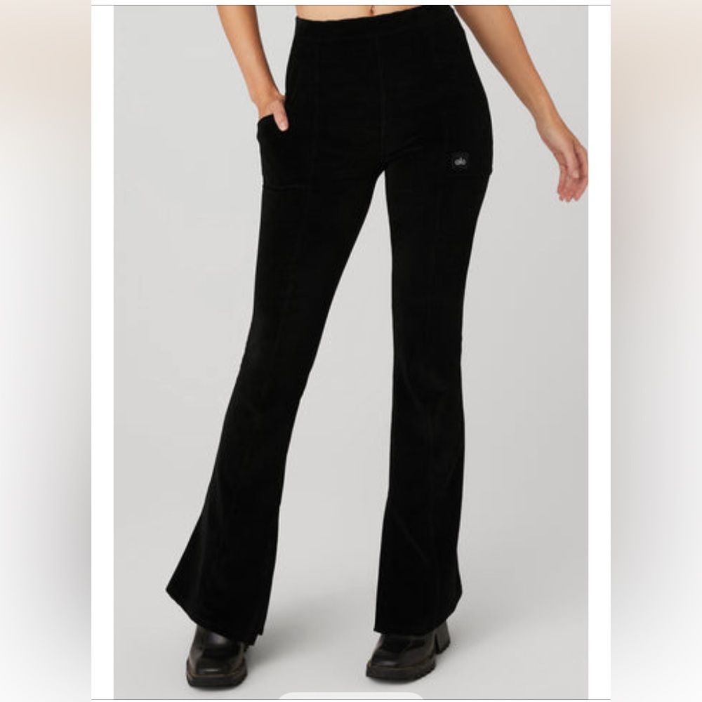 Alo Corduroy Flare Pants 💖